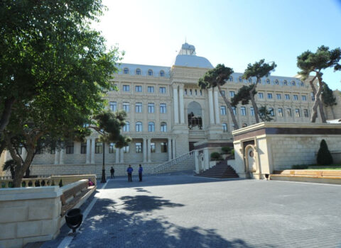 Azyaşlı şagirdi zorakılığa məruz qalan 6 saylı məktəbin rəhbərliyinə CƏZA