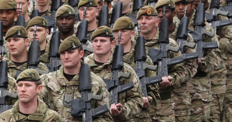 Britaniya ordusunun sayı 65 min nəfər AZALDI Britaniya ordusunun sayı 65 min nəfər AZALDI