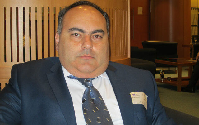 Prezidentliyə namizəd məşhur zavod direktorunun oğluymuş Prezidentliyə namizəd məşhur zavod direktorunun oğluymuş