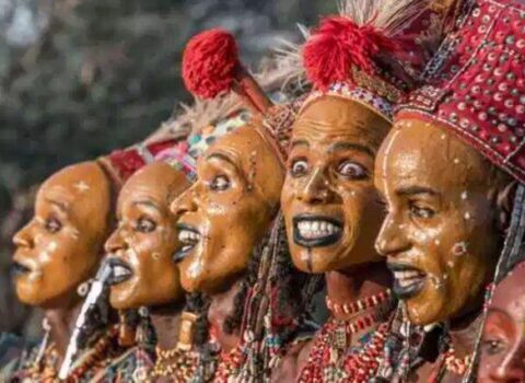 Festivalda oğlan seçən ərli qadınlar, arvadlarını qonağa hədiyyə edən kişilər – Afrika qəbilələrinin İNANILMAZ ADƏTLƏRİ