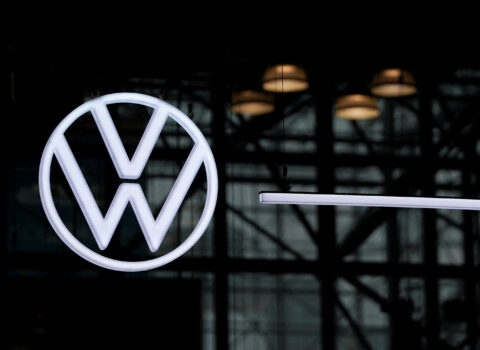 Almaniyada Volkswagen zavodu işini dayandırdı