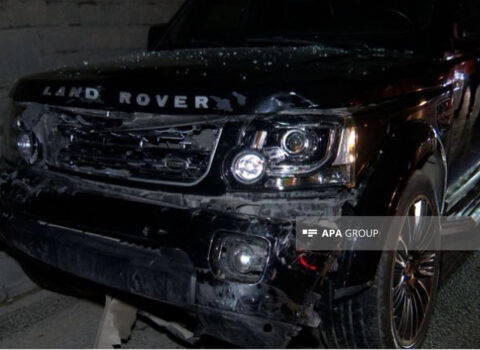 Bakıda “Land Rover” sürücüsü qəza törətdi, sərnişini döydü – FOTO