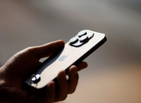 FHN-nin əməkdaşlarına iPhone-dan istifadə etmək qadağan edildi