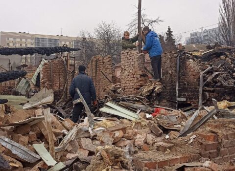 Ukrayna ordusu Donetskdəki bazarı vurdu: 13 ölü