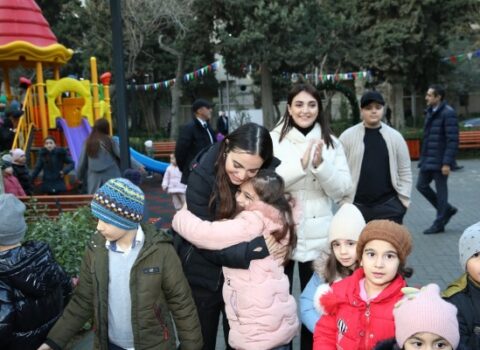 Leyla Əliyeva daha iki həyətin açılışında – FOTOLAR