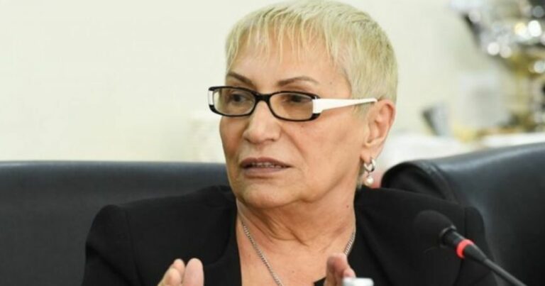 Mirvari Qəhrəmanlı: “Azəriqaz”da hələ də sayğac əməliyyatları qurtarmır” Mirvari Qəhrəmanlı: “Azəriqaz”da hələ də sayğac əməliyyatları qurtarmır”