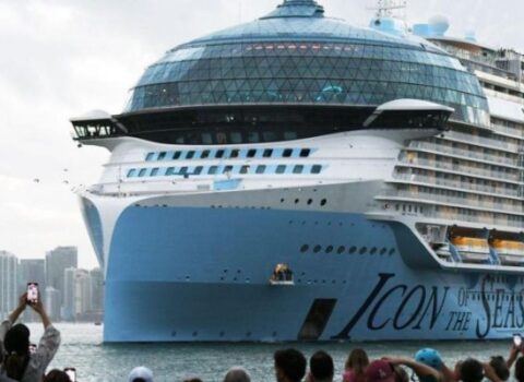 Dünyanın ən böyük kruiz layneri ilk səfərinə çıxdı – VİDEO