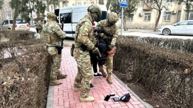 Qırğızıstanda hökuməti devirmək istədilər Qırğızıstanda hökuməti devirmək istədilər