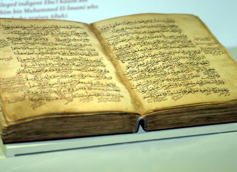 Azərbaycanda 700 min manata Quran satılır – FOTO