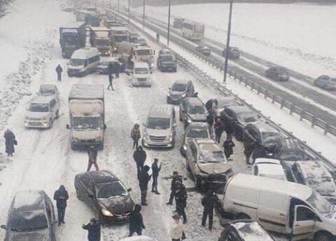 Rusiyada ağır qəza: 50-dən çox avtomobil toqquşdu