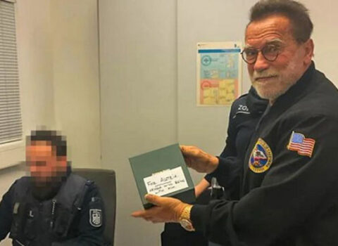 Şvartsenegger Münhen hava limanında saxlanıldı
