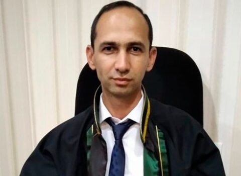 Bakıda vəkil özünü kollegiyanın qarşısında YANDIRDI