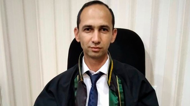 Bakıda vəkil özünü kollegiyanın qarşısında YANDIRDI Bakıda vəkil özünü kollegiyanın qarşısında YANDIRDI