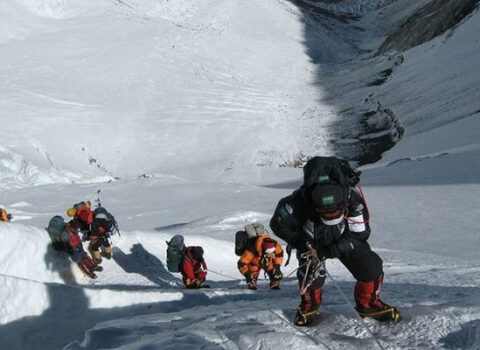 İranda 5 alpinist qar uçqunu altında qaldı
