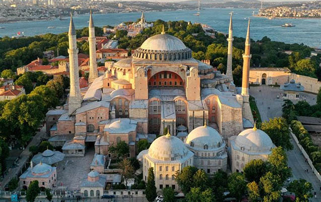 Ayasofyaya giriş ödənişli oldu Ayasofyaya giriş ödənişli oldu