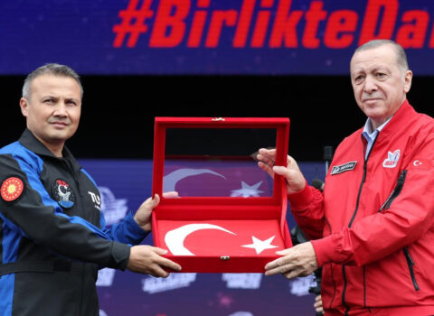 Ərdoğanın hədiyyəsini kosmosa aparacaq
