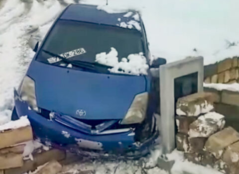 “Prius” bu dəfə qəbiristanlığa girdi – VİDEO