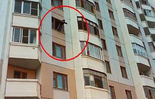 Yasamalda 18 yaşlı oğlan binadan yıxılıb öldü
