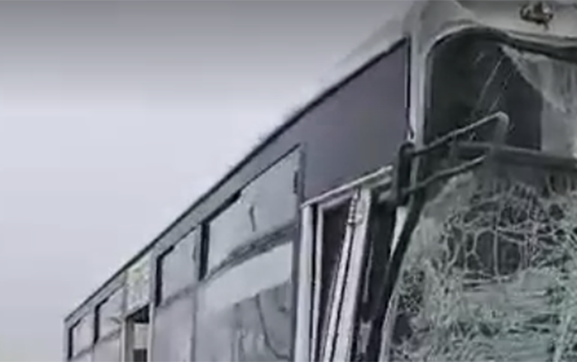 Bakıda avtobuslar bir-birinə çırpıldı, xəsarət alanlar var – VİDEO Bakıda avtobuslar bir-birinə çırpıldı, xəsarət alanlar var – VİDEO