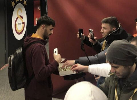 “Qalatasaray” futbolçusunun bu hərəkəti gündəm oldu – VİDEO