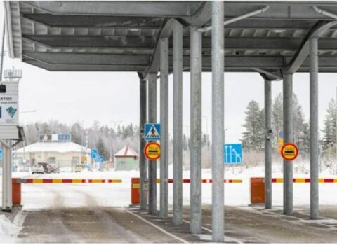Finlandiya Rusiya ilə quru sərhədlərini bağlı saxladı