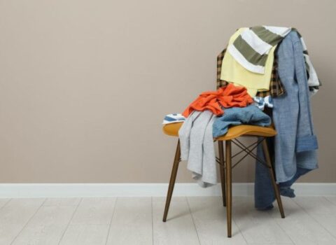 Qapılara və stullara paltar asmayın – SƏBƏB