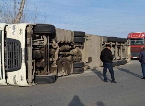 Ağstafada TIR aşdı – FOTO