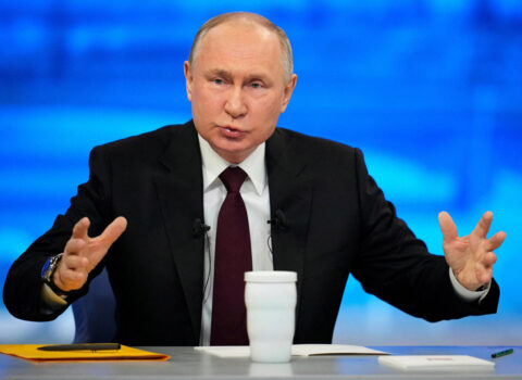 Putin seçkiqabağı debatlardan imtina etdi