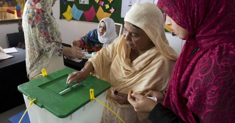 Baş nazirin partiyası irəlidədir – Pakistanda seçkilərin ilkin nəticələri