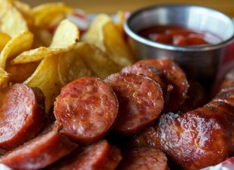 Çips və hisə verilmiş kolbasa ən zərərli qidalardır
