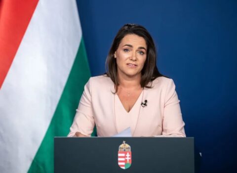 Bu ölkənin prezidenti istefa verdi: “Mən səhv etmişəm”