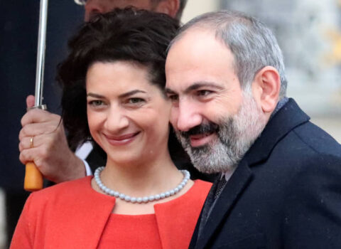 Paşinyan həyat yoldaşı ilə Münhenə GETDİ