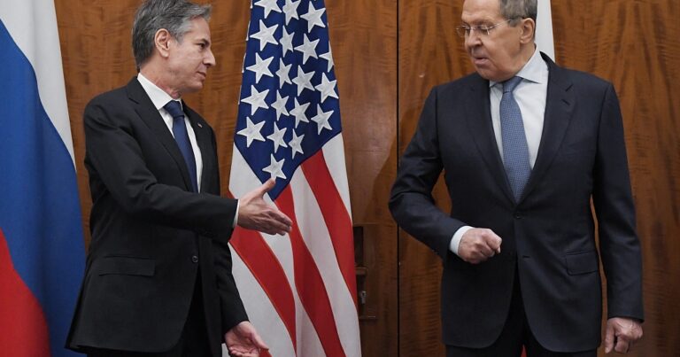 Lavrov Blinkenlə eyni iclasa getdi Lavrov Blinkenlə eyni iclasa getdi