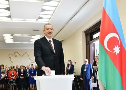 Prezident və ailəsi Xankəndidə səs verdilər
