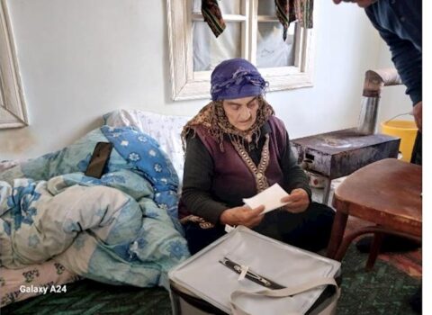 Salyanın 102 yaşlı seçicisi səs verdi – FOTOLAR