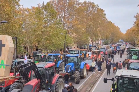Fransız fermerlər supermarketlər şəbəkəsinin logistika mərkəzini bağladılar
