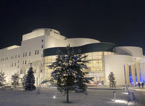 Nazarbayevin həyat yoldaşı Almatıdakı teatrı satır