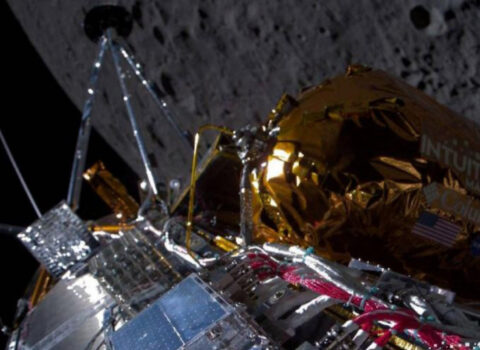 NASA-nın Aya endirdiyi kosmik gəmi aşdı