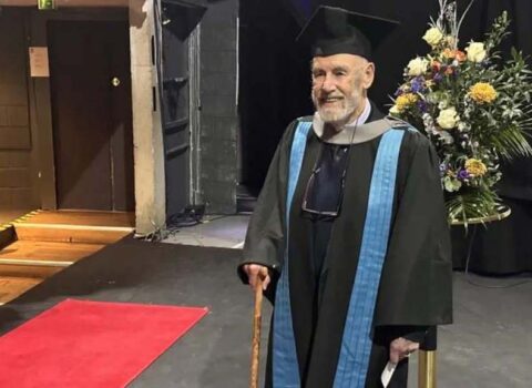 95 yaşında məzun oldu