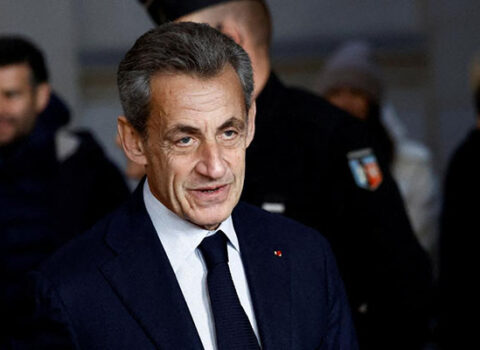 Sarkozi 1 il müddətinə azadlıqdan məhrum edildi