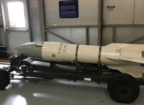 ŞOK ƏMƏLİYYAT – Polis evin qarajında ​​nüvə raketi TAPDI