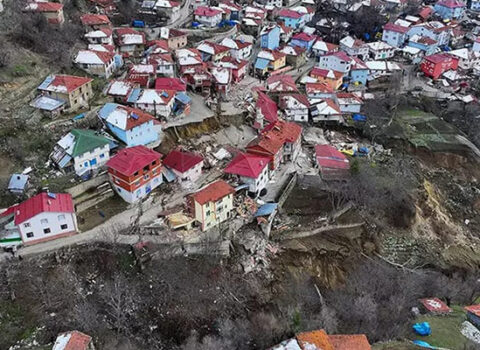 Türkiyədə kənd ikiyə bölündü – FOTOLAR