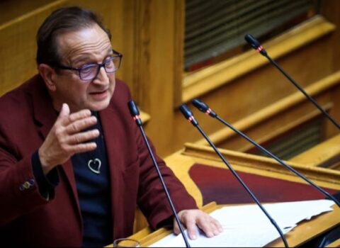 “Kişi heykəllərinə tamahla baxırdım” – Deputat parlamentdəki çıxışı zamanı gey olduğunu ETİRAF ETDİ