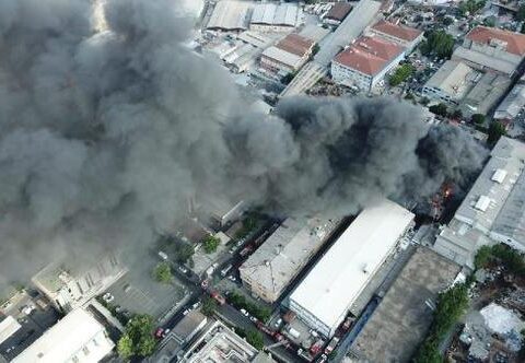 İstanbulda fabrikdə güclü yanğın başladı