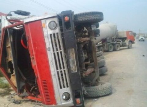 Xızıda “KamAZ” aşdı – Ölən var