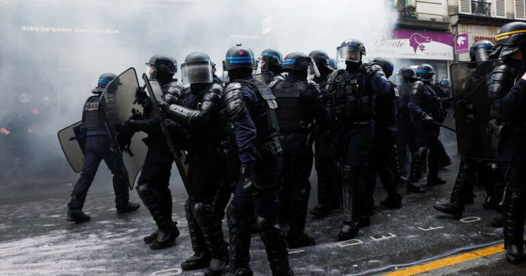 Fransada polis etirazçılara güc tətbiq etdi