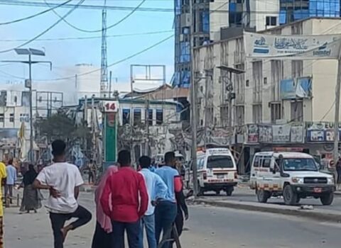 Bu ölkədə papaq və maska geyinmək qadağan olundu