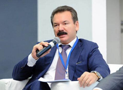 Qazaxıstan keçmiş deputat olan rusiyalı iş adamını axtarışa verdi