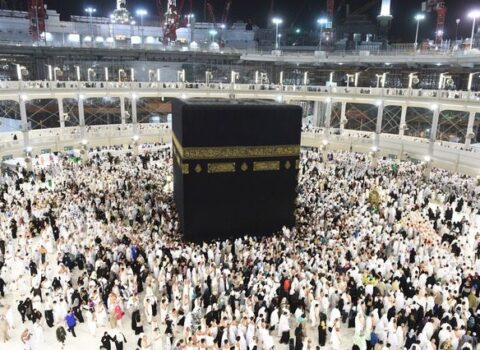 Ümrədə ər-arvad mübahisəsi: “And iç ki…” – VİDEO