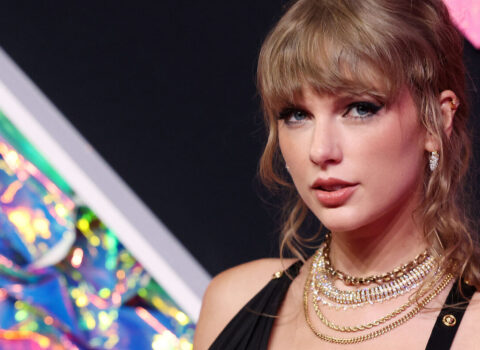 Teylor Sviftin atası fotoqrafa təcavüz etməkdə ittiham olunur